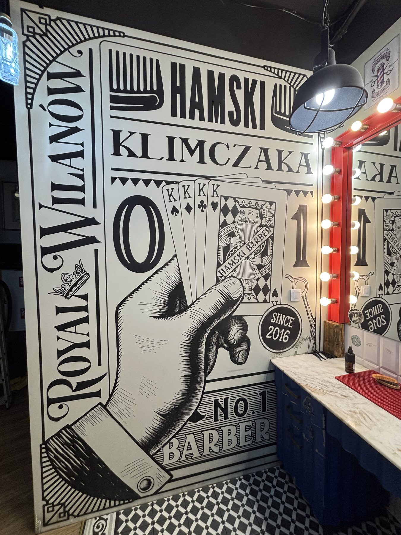 Wnętrze salonu Hamski Barber — Royal Wilanów